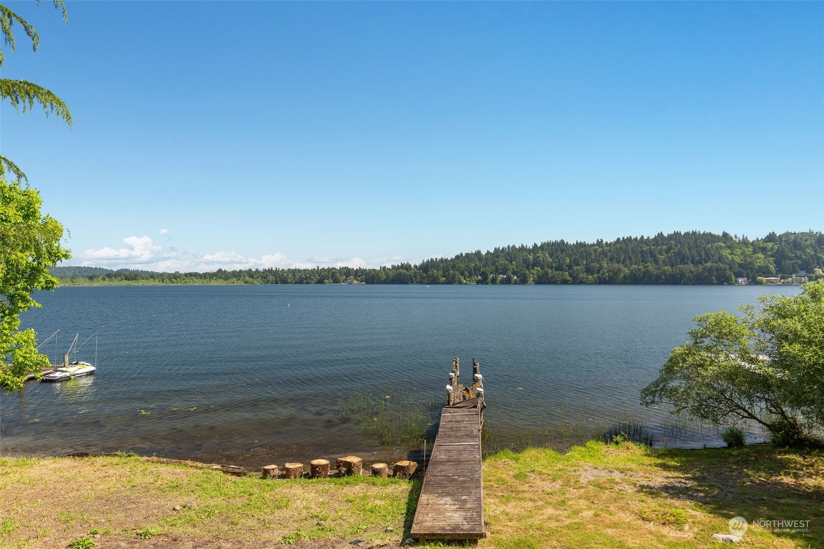 Property Photo:  3270 W Lake Sammamish Parkway NE  WA 98052 