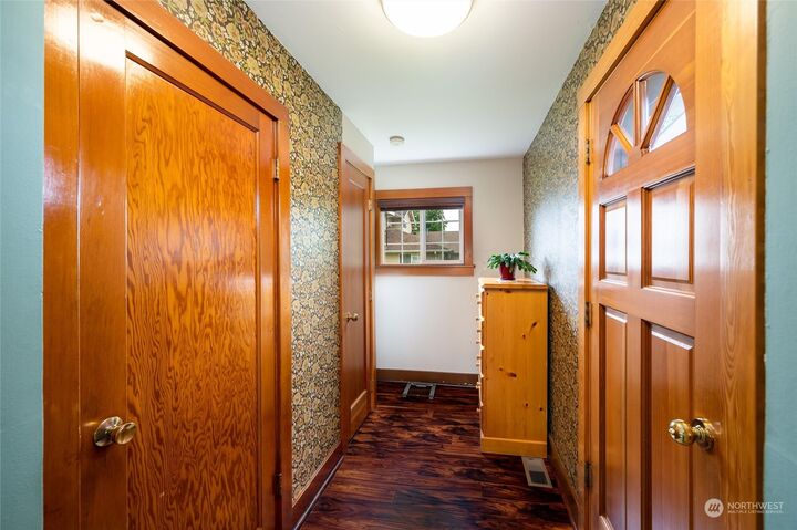 Property Photo:  2914 Orleans Street  WA 98226 