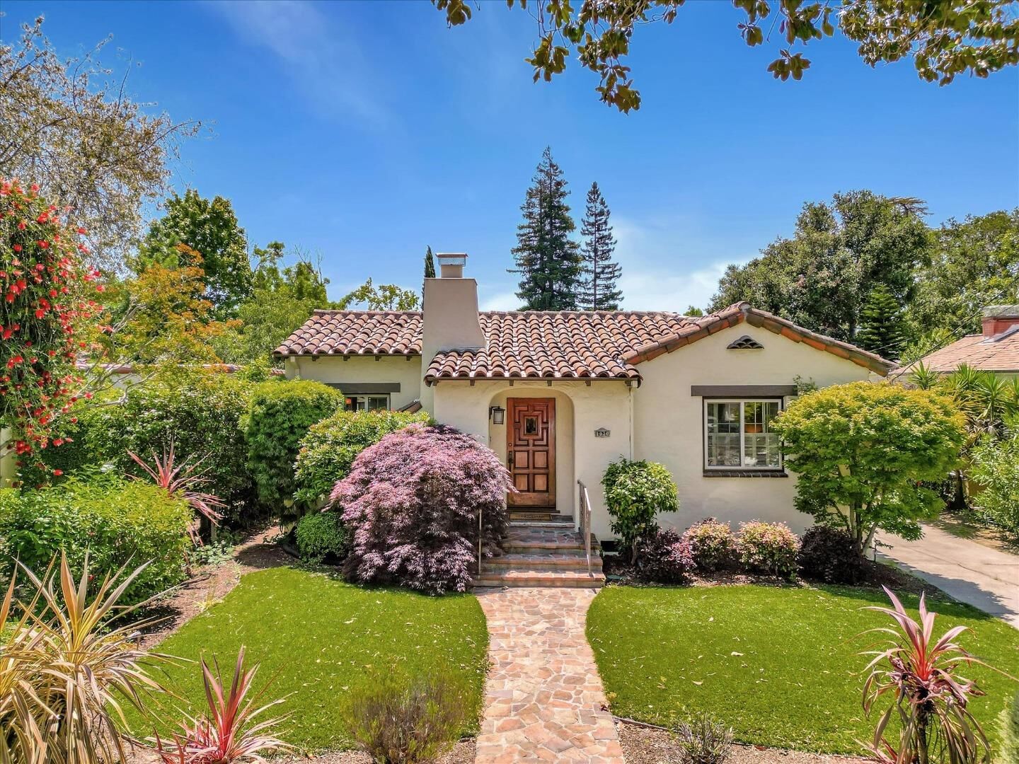 Property Photo: 1020 Guinda Street CA 94301