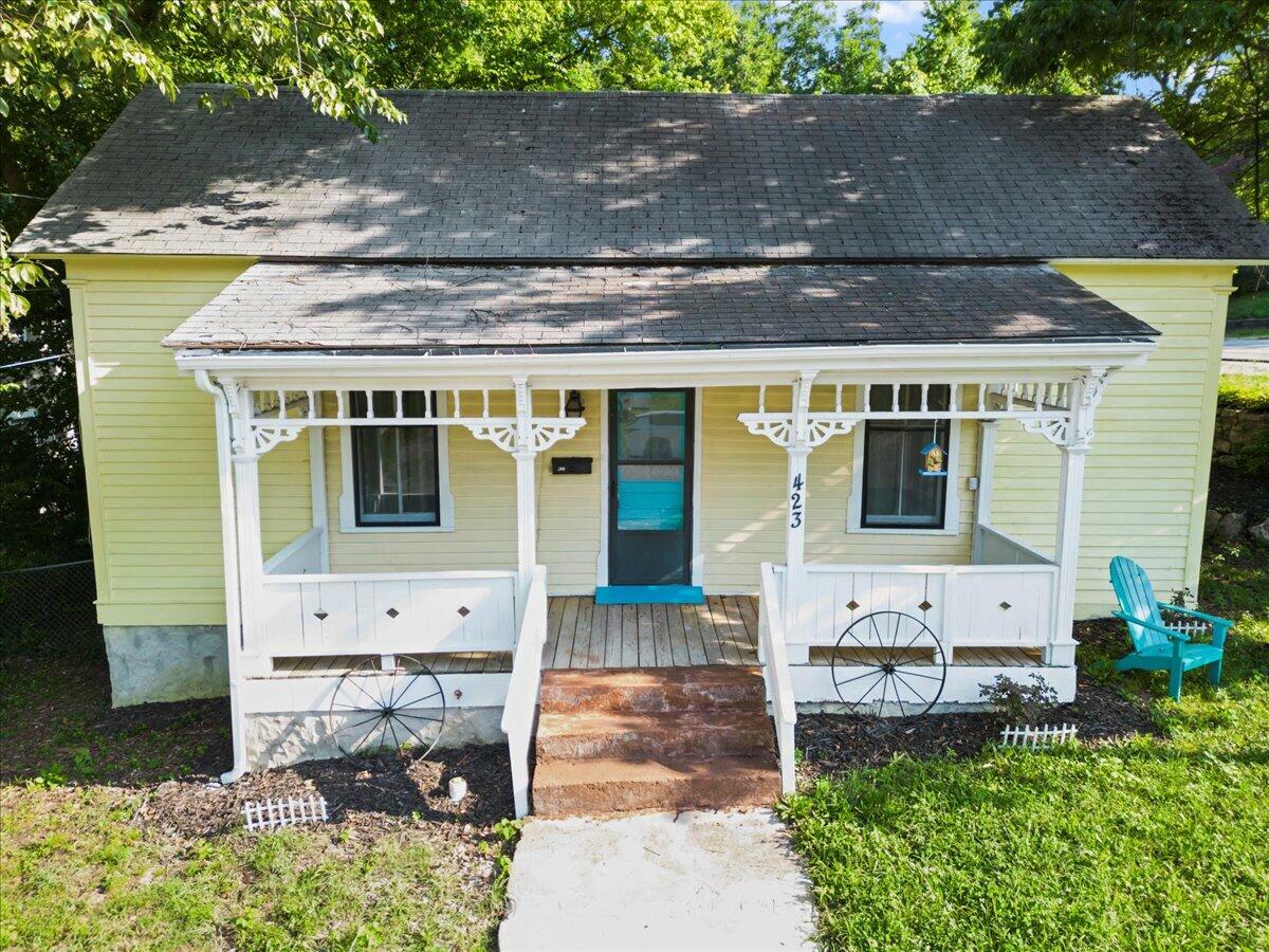 Property Photo:  423 W Walnut Street  MO 65791 