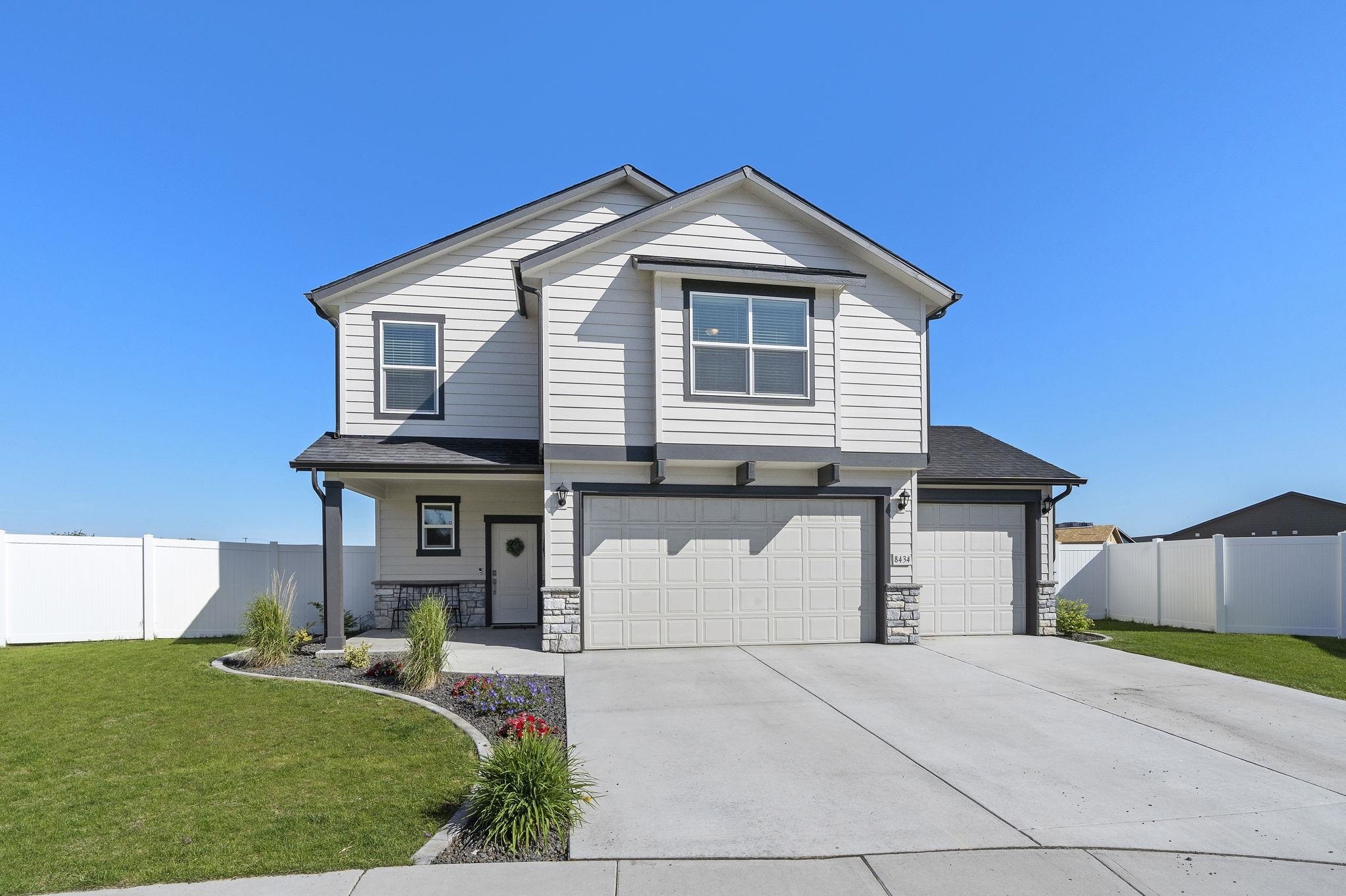 Property Photo: 8434 W Sugar Ct WA 99004