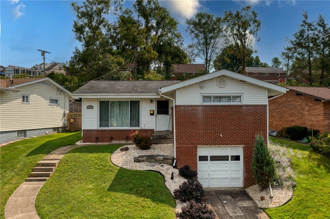 Property Photo:  1667 Norsen Drive  PA 15243 