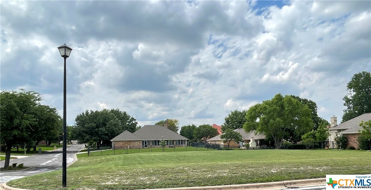 Property Photo: 5013 Lakeshore Drive TX 76543