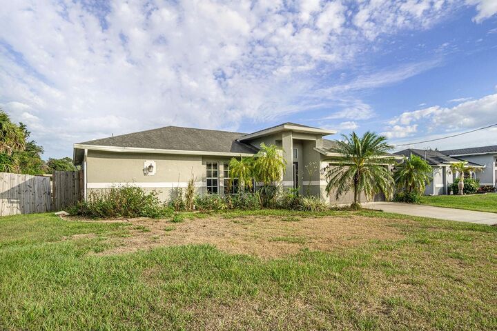 Property Photo:  2450 Homestead Circle  FL 34286 
