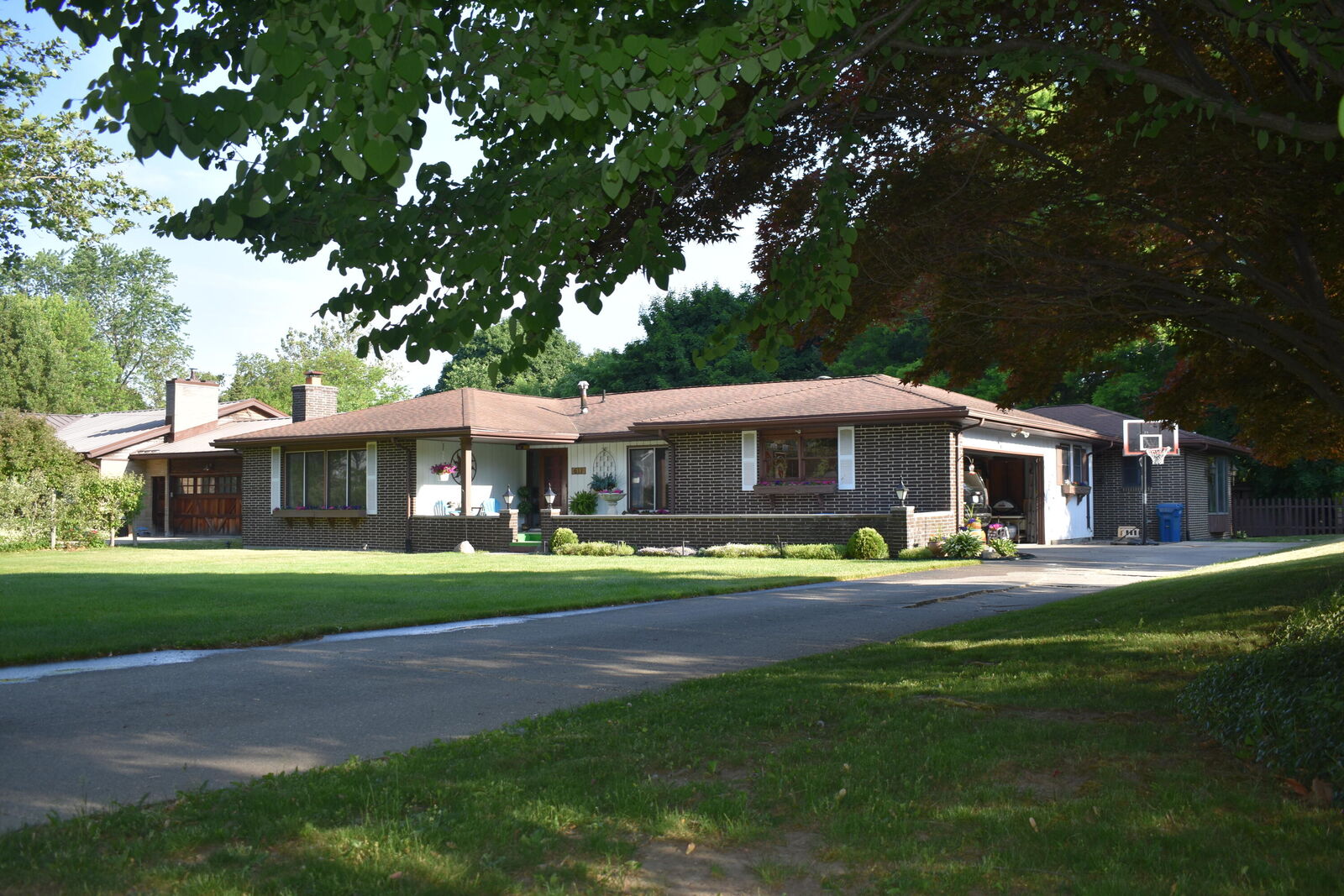 Property Photo:  611 Seminole  MI 49412 