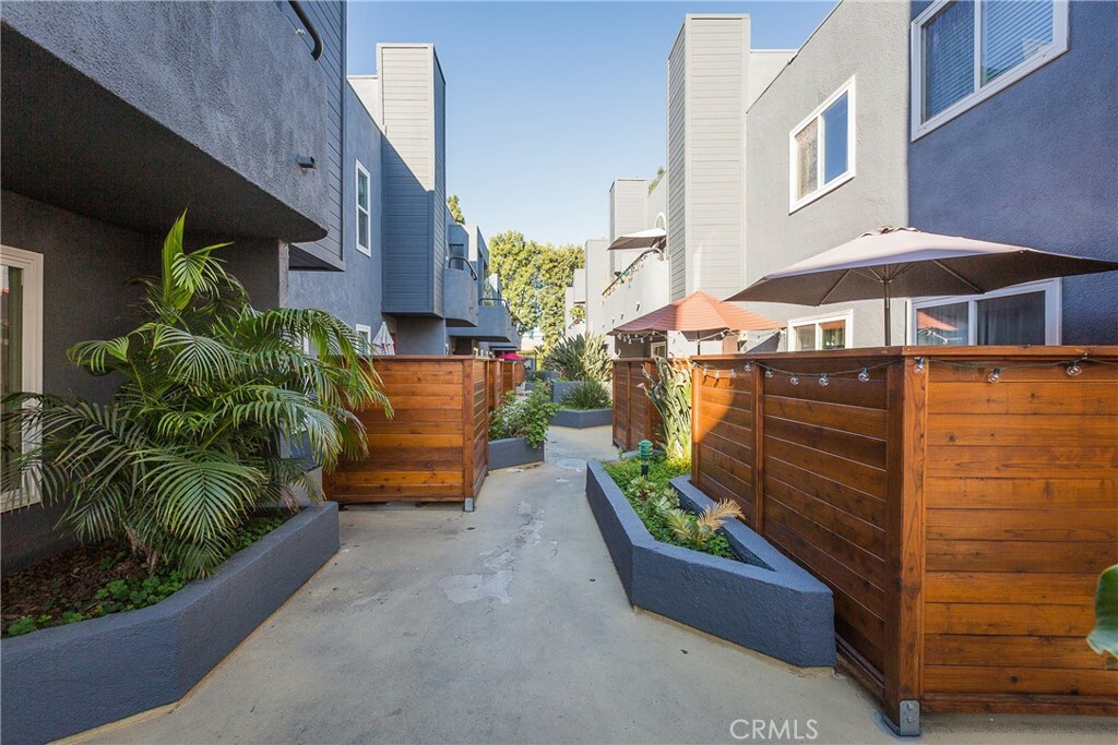 Property Photo: 5706 Fair Avenue 114 CA 91601