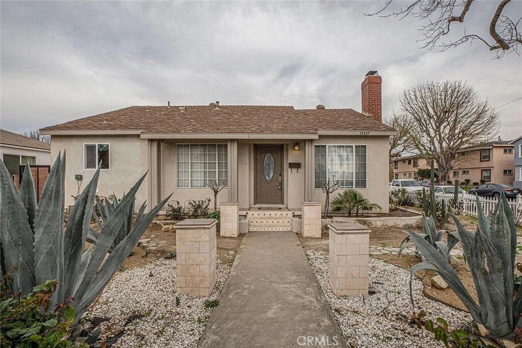 Property Photo:  14537 Wyandotte Street  CA 91405 