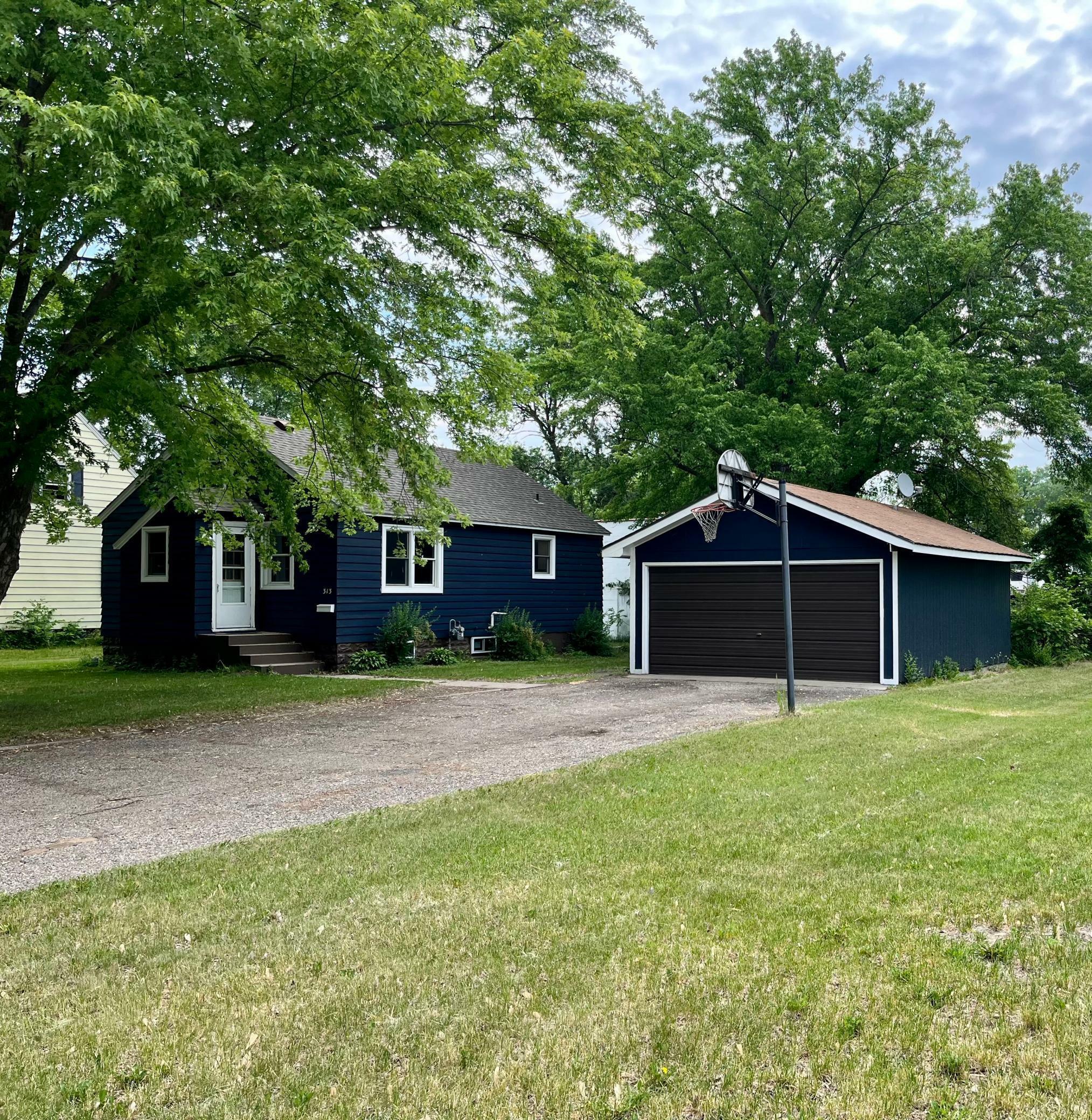 Property Photo:  313 S Litchfield Avenue  MN 55355 