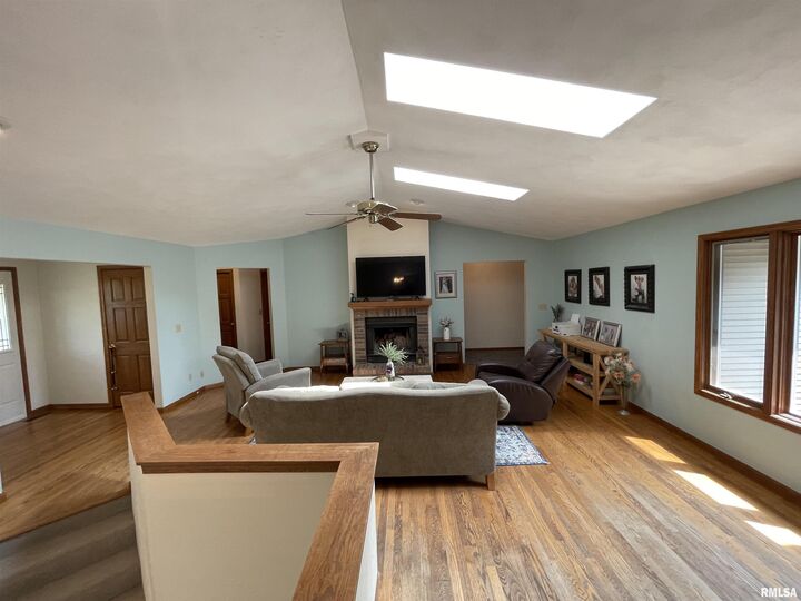 House for sale in Germantown Hills 704 Bayside Circle, Germantown