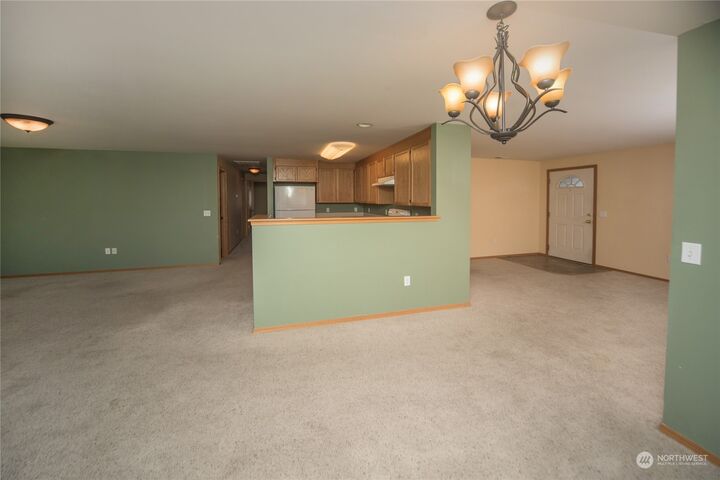 Property Photo: 112 E King Place WA 98926