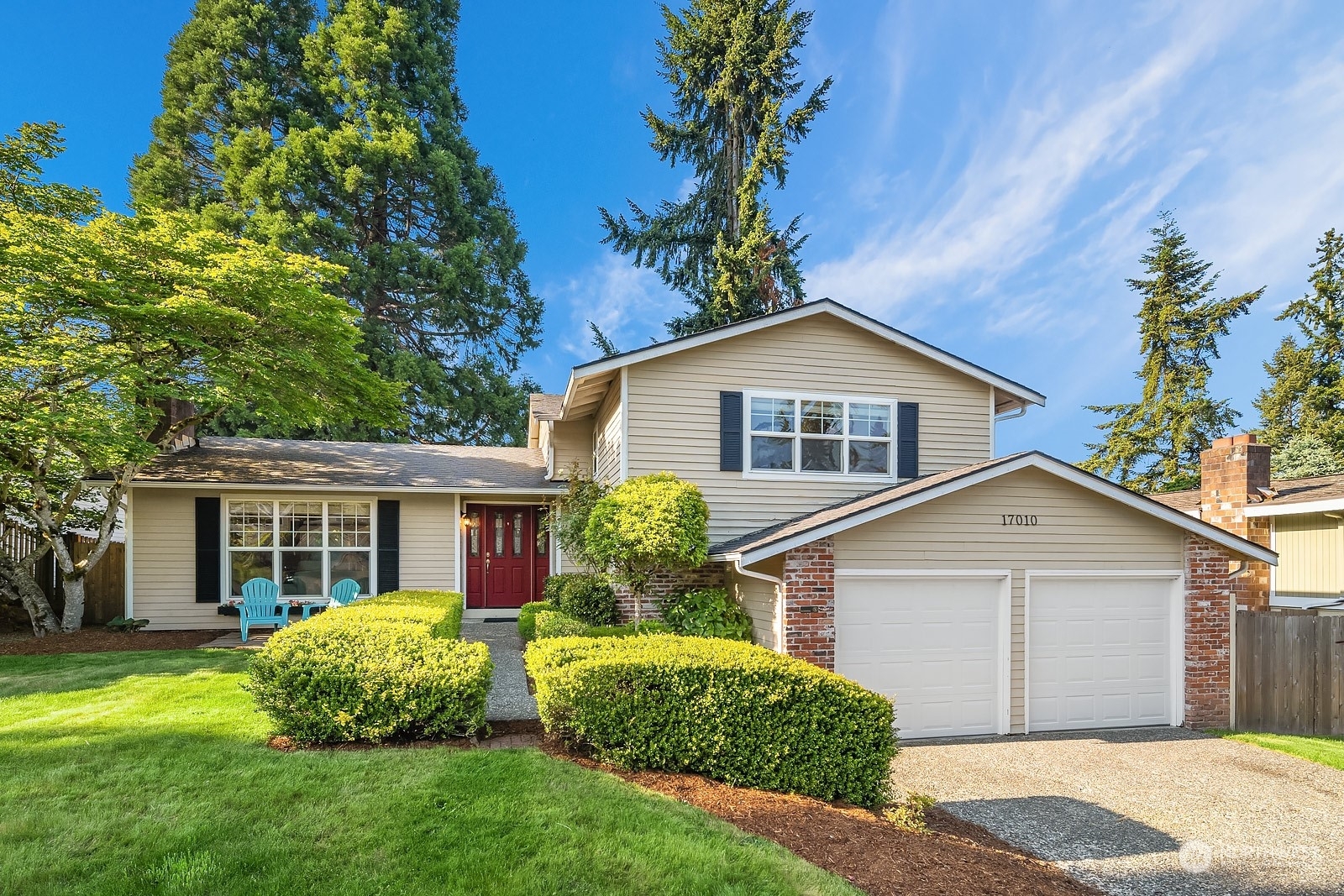 Property Photo: 17010 NE 34th Place WA 98008