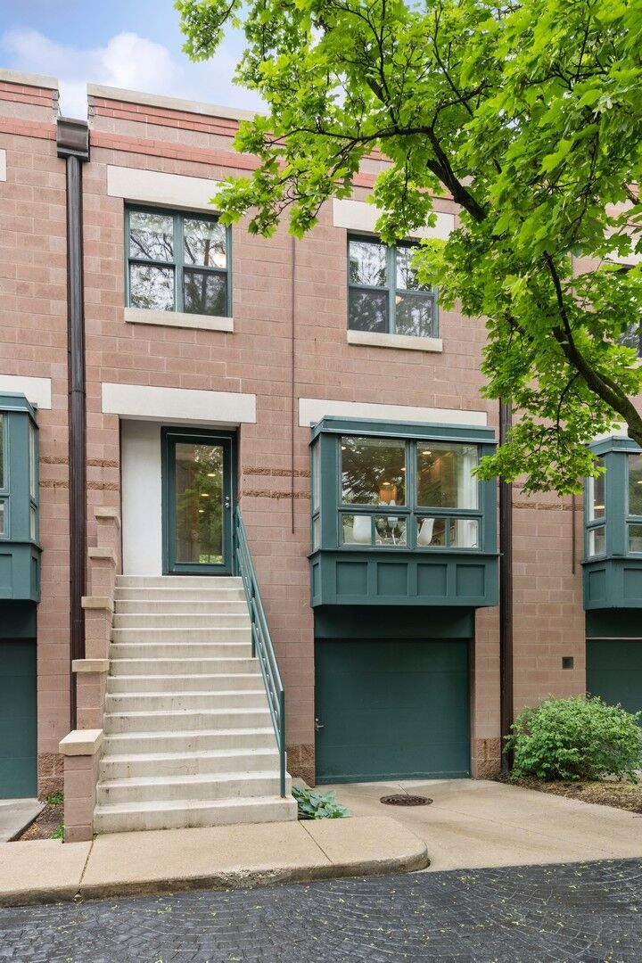 Property Photo:  641 W Willow Street 104  IL 60614 