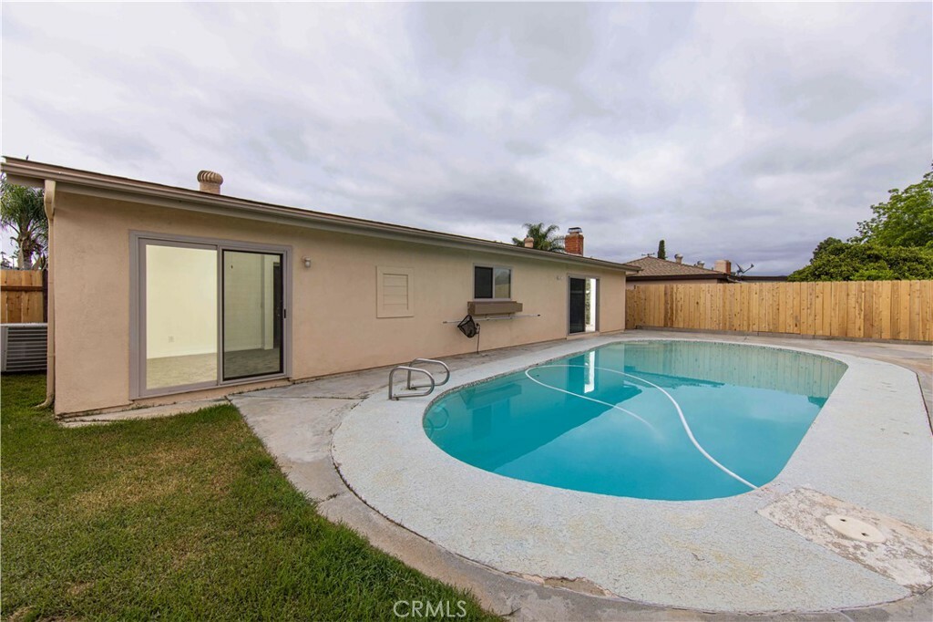 Property Photo:  309 Tamarak Avenue  CA 92026 