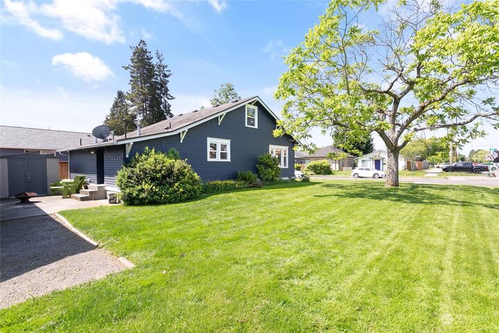Property Photo:  2338 King Street  WA 98225 