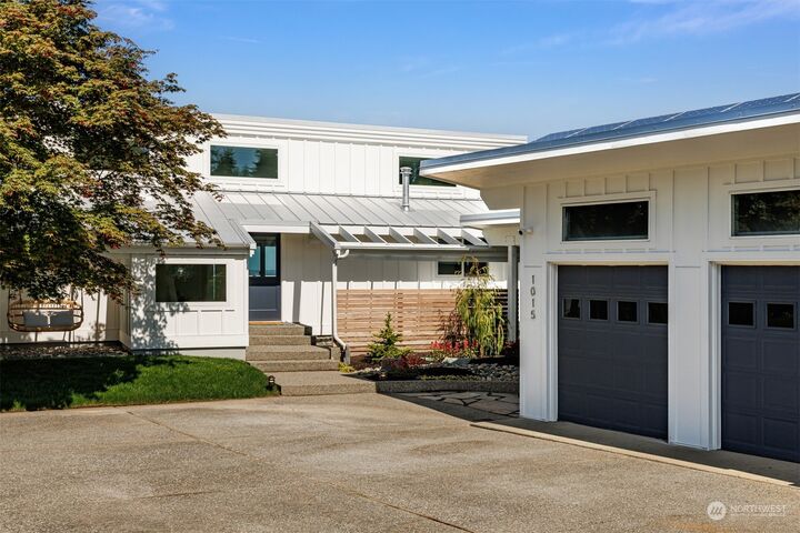 Property Photo:  1015 W Toledo Street  WA 98229 