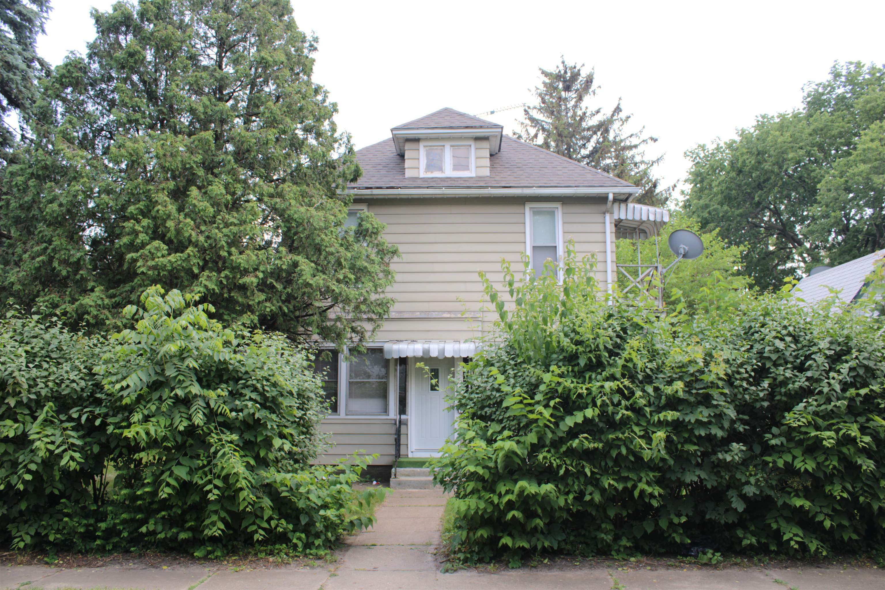 Property Photo:  245 Catherine Street  IL 61104 