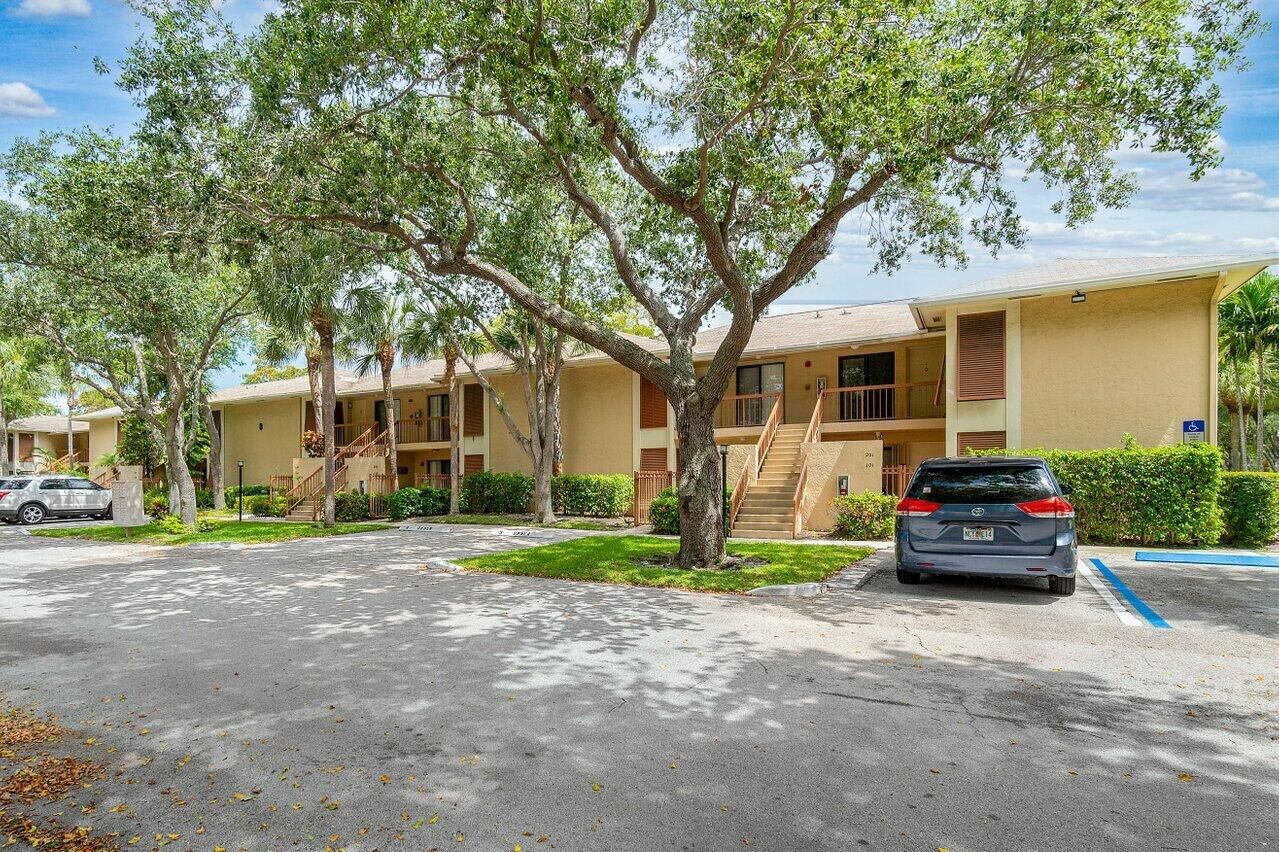 Property Photo:  3939 NE 5th Avenue B105  FL 33431 