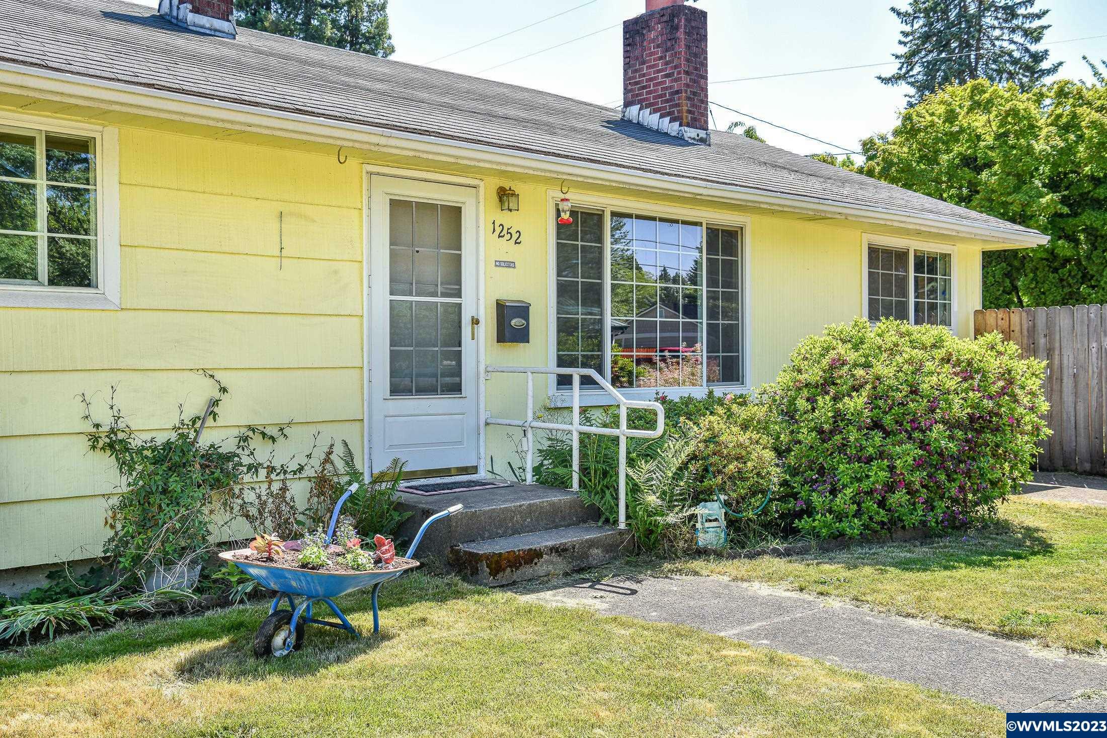 Property Photo: 1252 NW Grant Av OR 97330