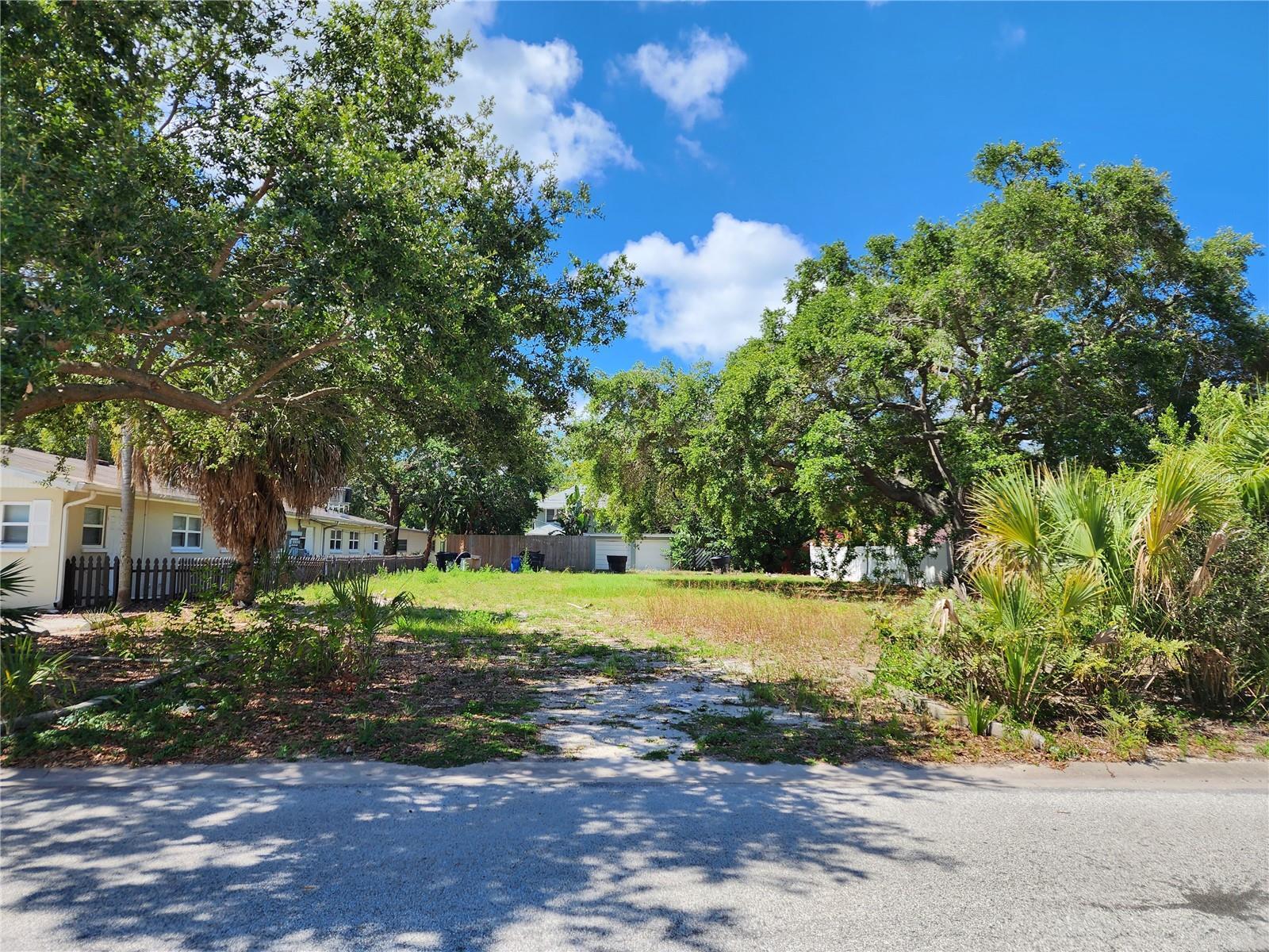 Property Photo: 7110 Dartmouth Avenue N FL 33710