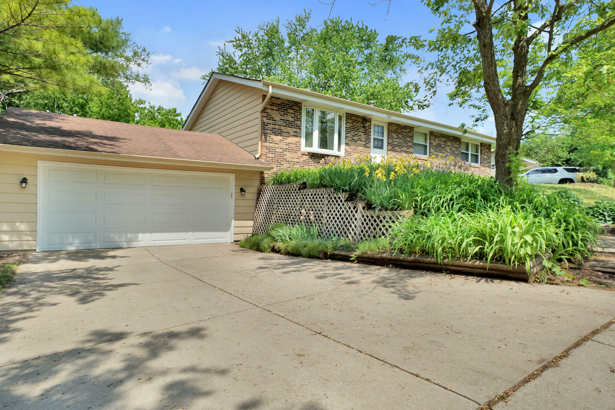 Property Photo:  2028 Dixie Dr  WI 53189 