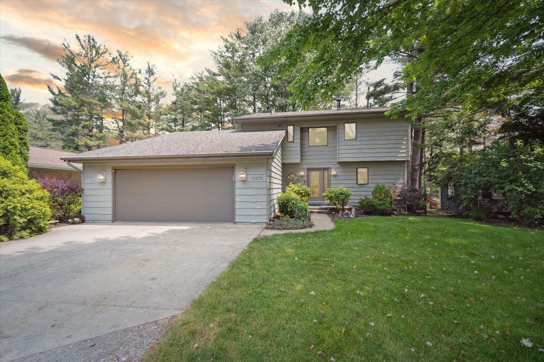 Property Photo:  11474 Oakwood Drive  MI 49249 