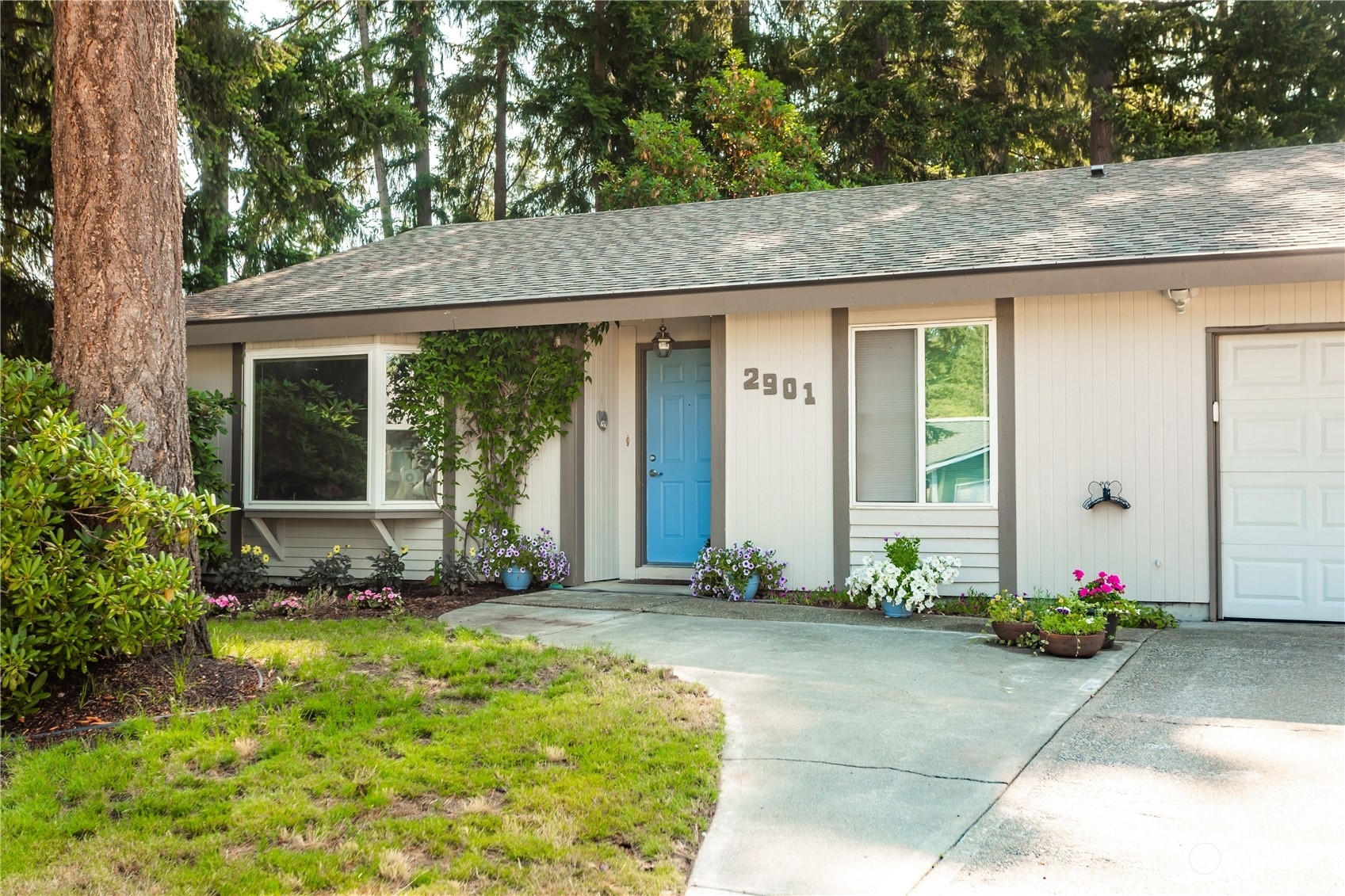 Property Photo:  2901 Briarwood Court S  WA 98374 