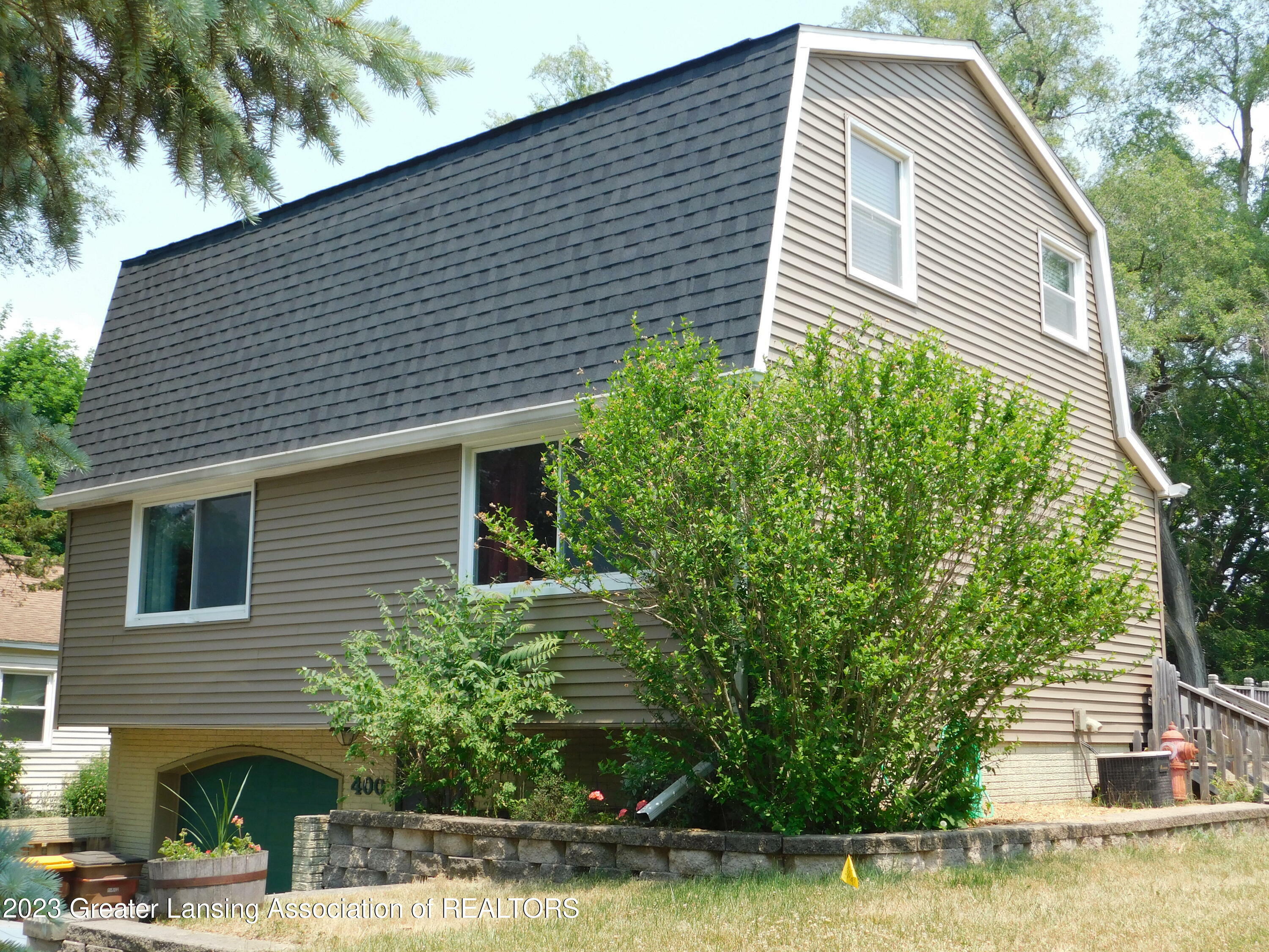 Property Photo:  400 Quarterline Street  MI 48875 