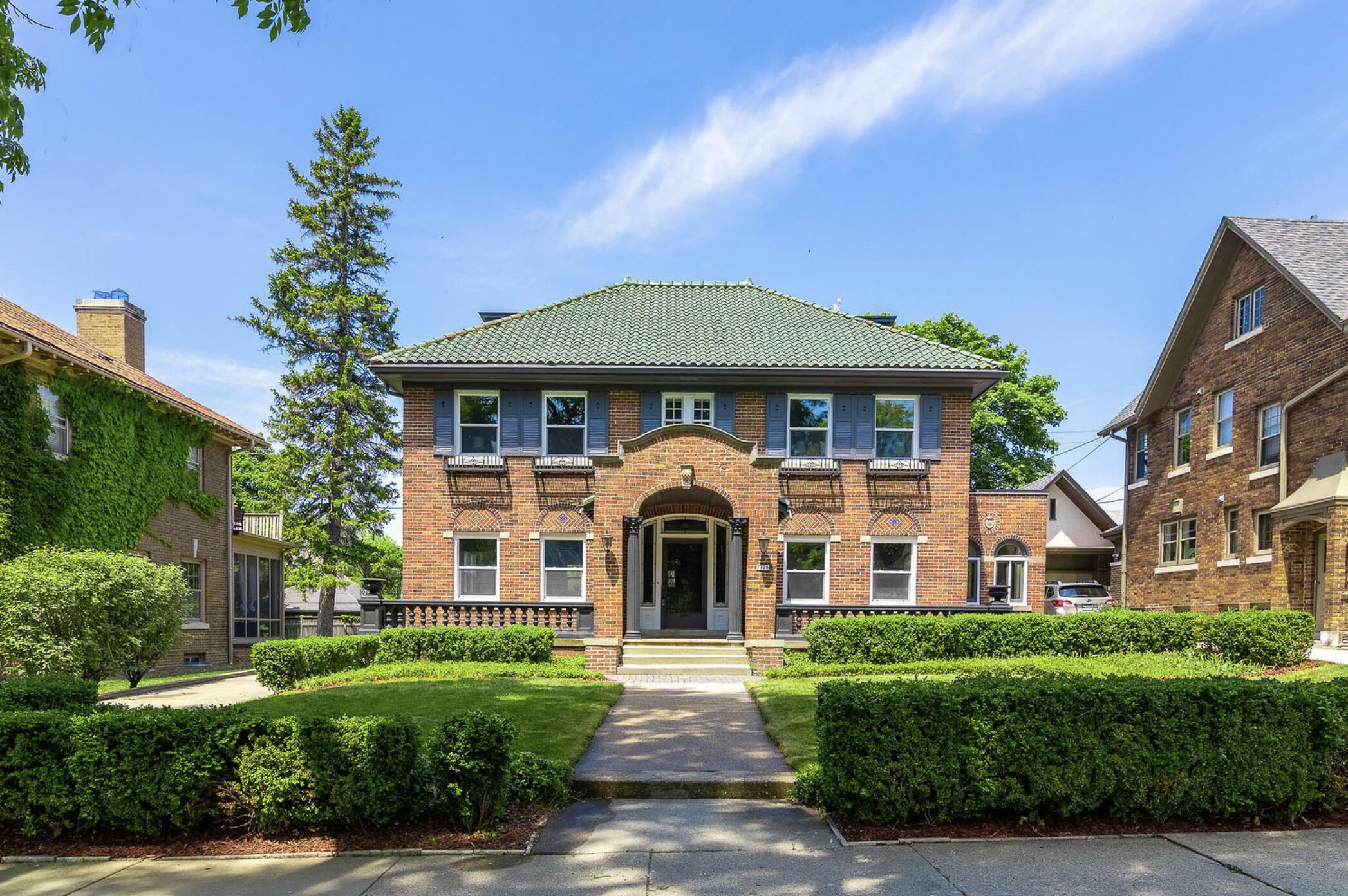Property Photo: 2726 E Beverly Rd WI 53211