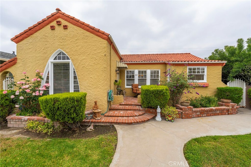 Property Photo:  809 N Clementine Street  CA 92805 