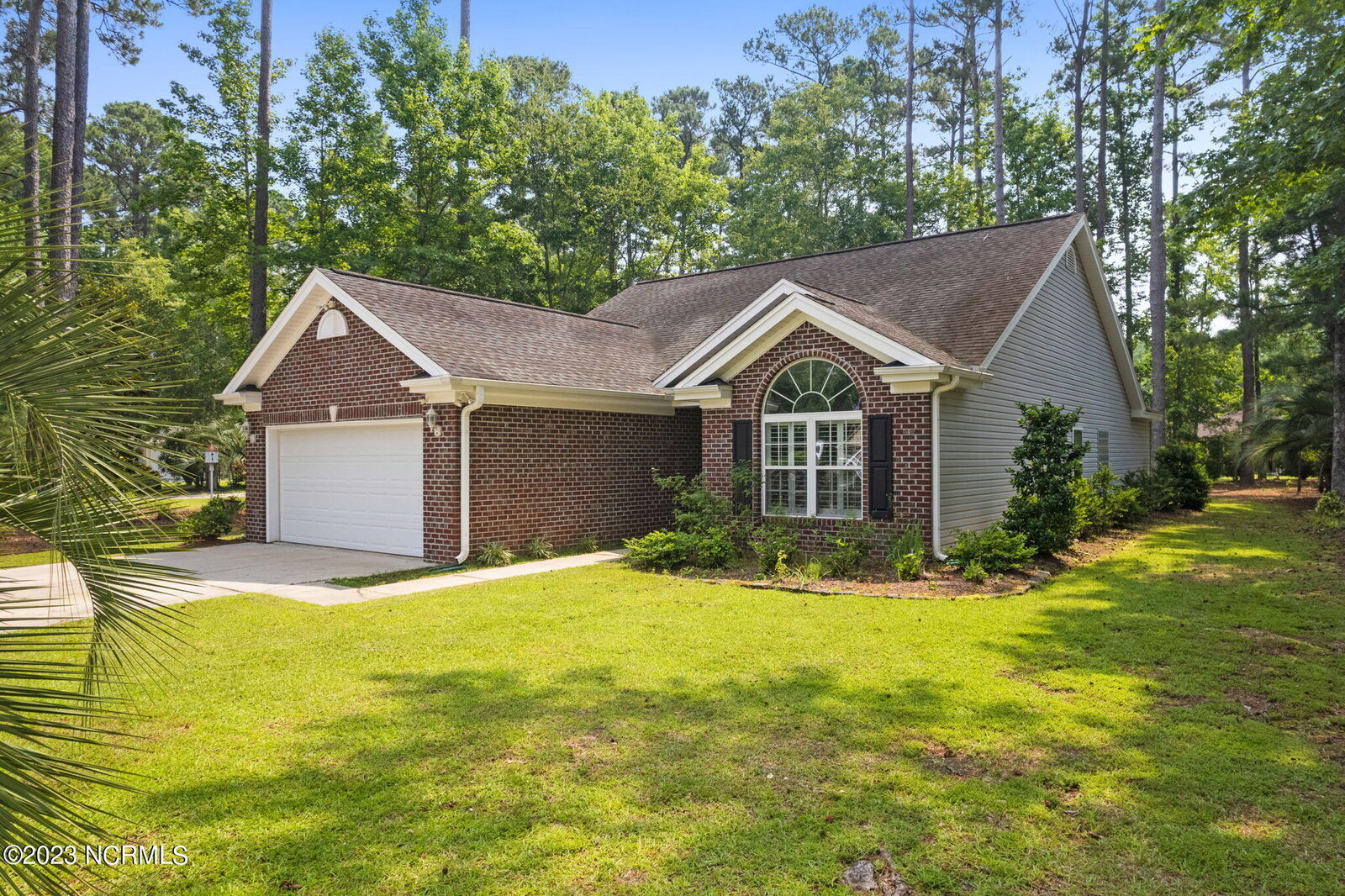Property Photo: 14 Oakbark Court NC 28467
