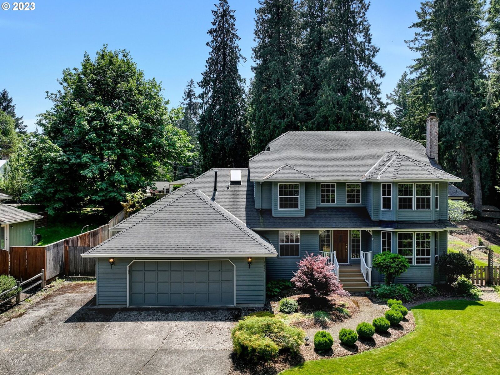 Property Photo:  10878 SW Dover Ct  OR 97224 