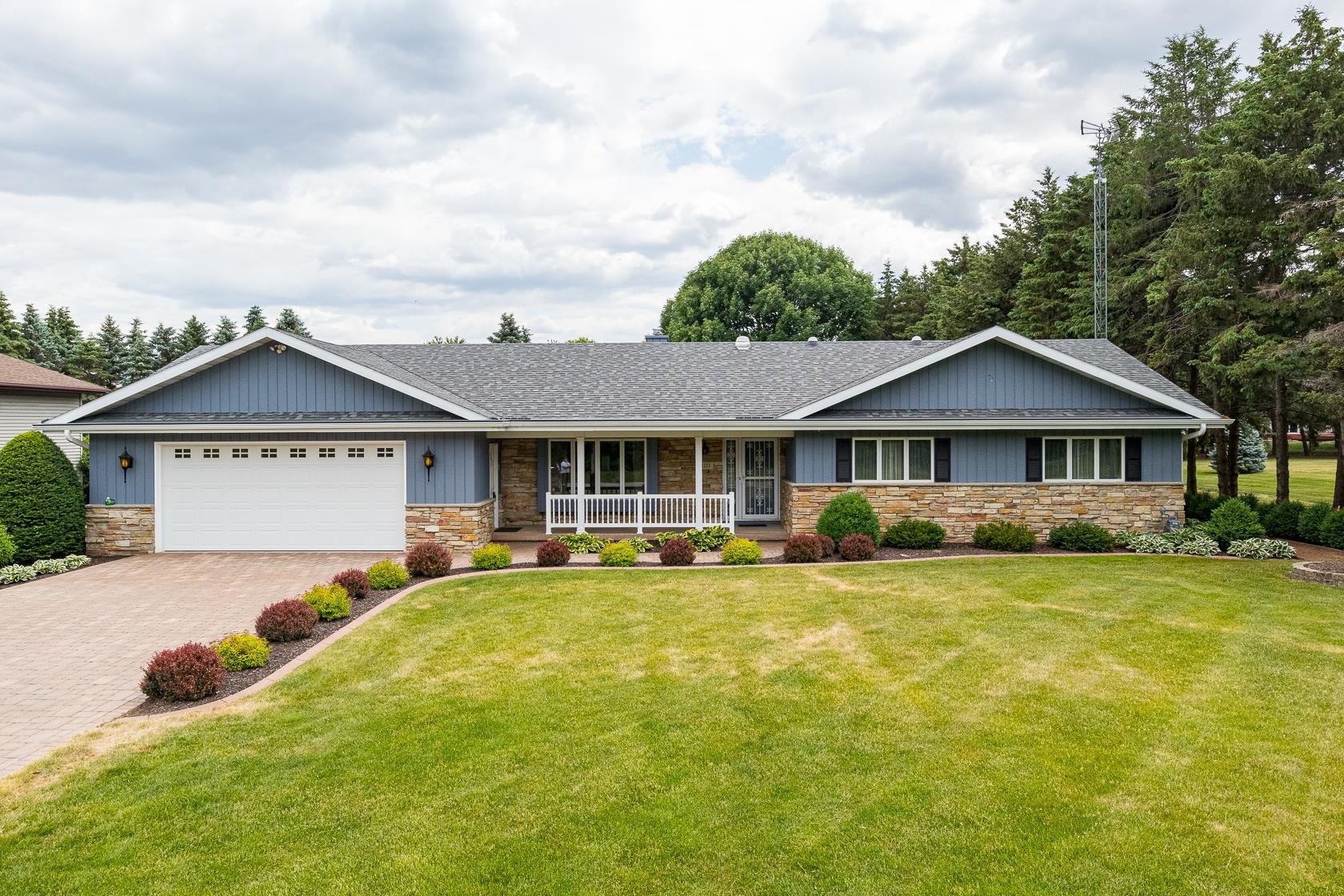 Property Photo: 4121 Leonard Point Road WI 54904