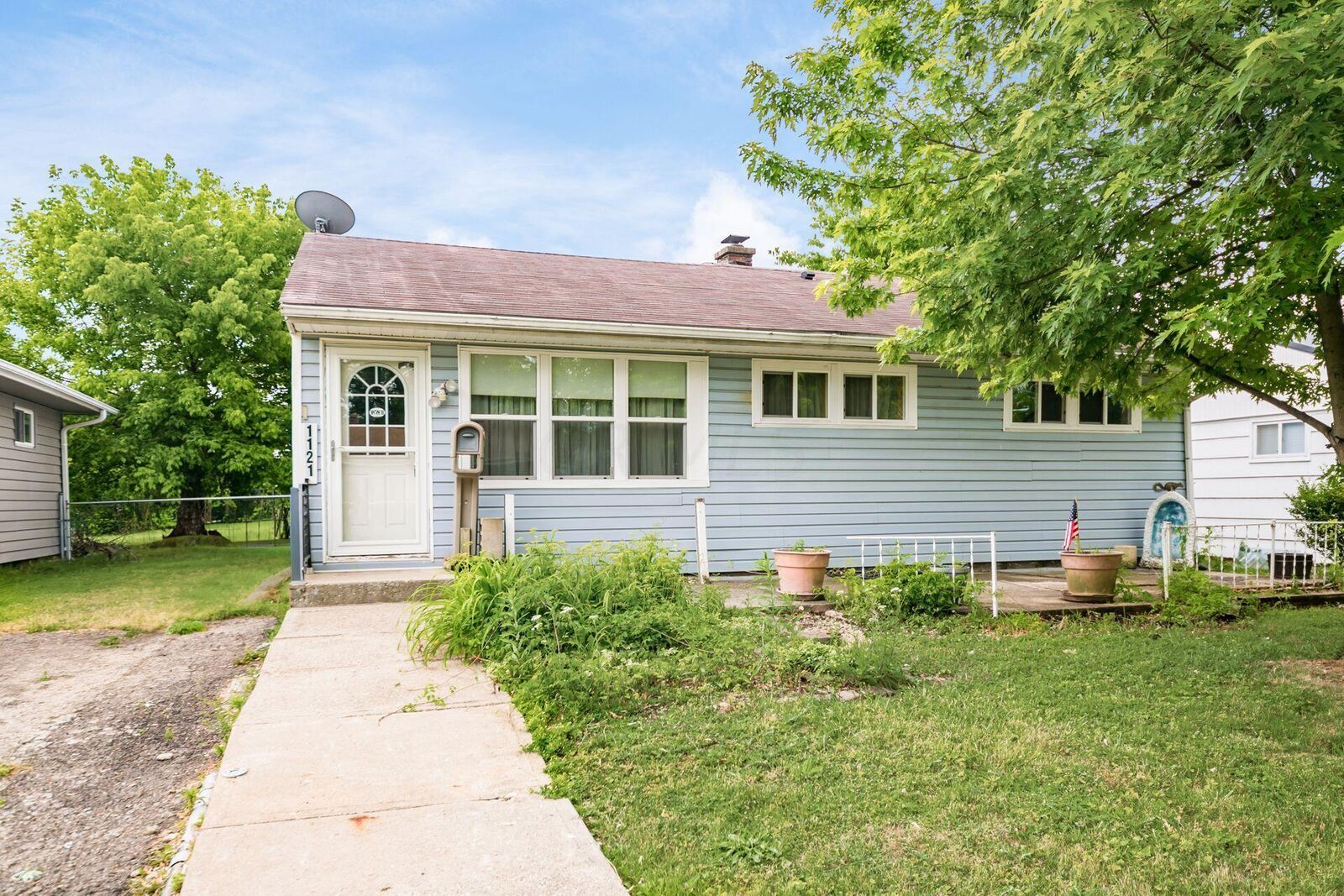 Property Photo: 1121 Pauline Avenue OH 43224