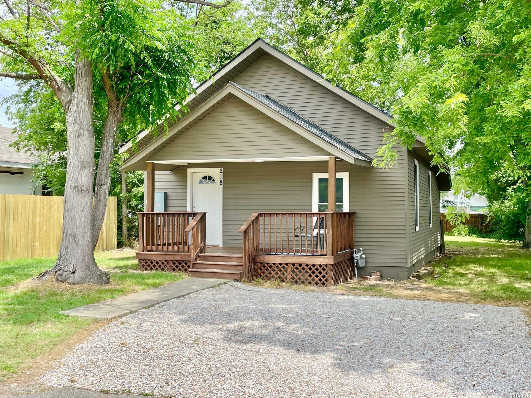 Property Photo:  218 Thornton Street  AR 71913 