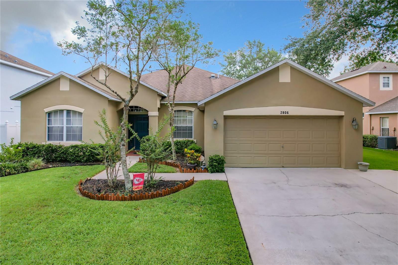 Property Photo: 2806 Windcrest Oaks Court FL 33594