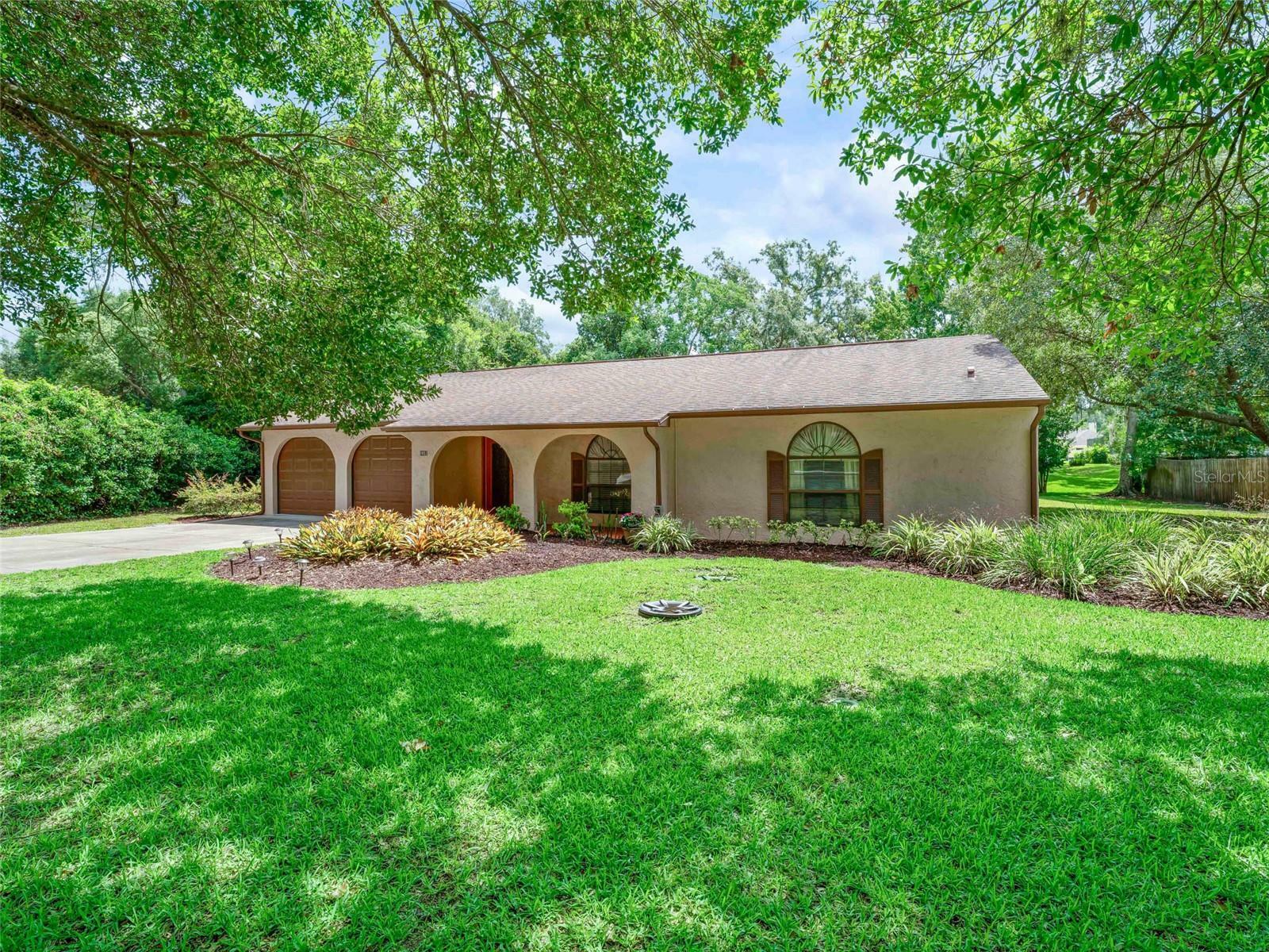 Property Photo:  9852 Fairway Circle  FL 34788 