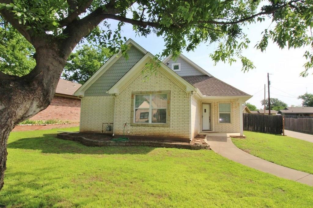 Property Photo:  806 Switzer Street  TX 76048 