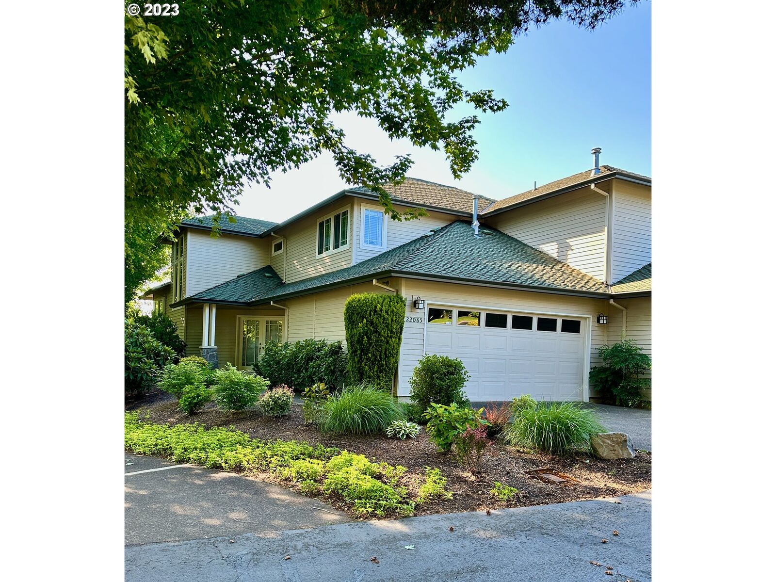 Property Photo: 22085 Chelan Loop OR 97068