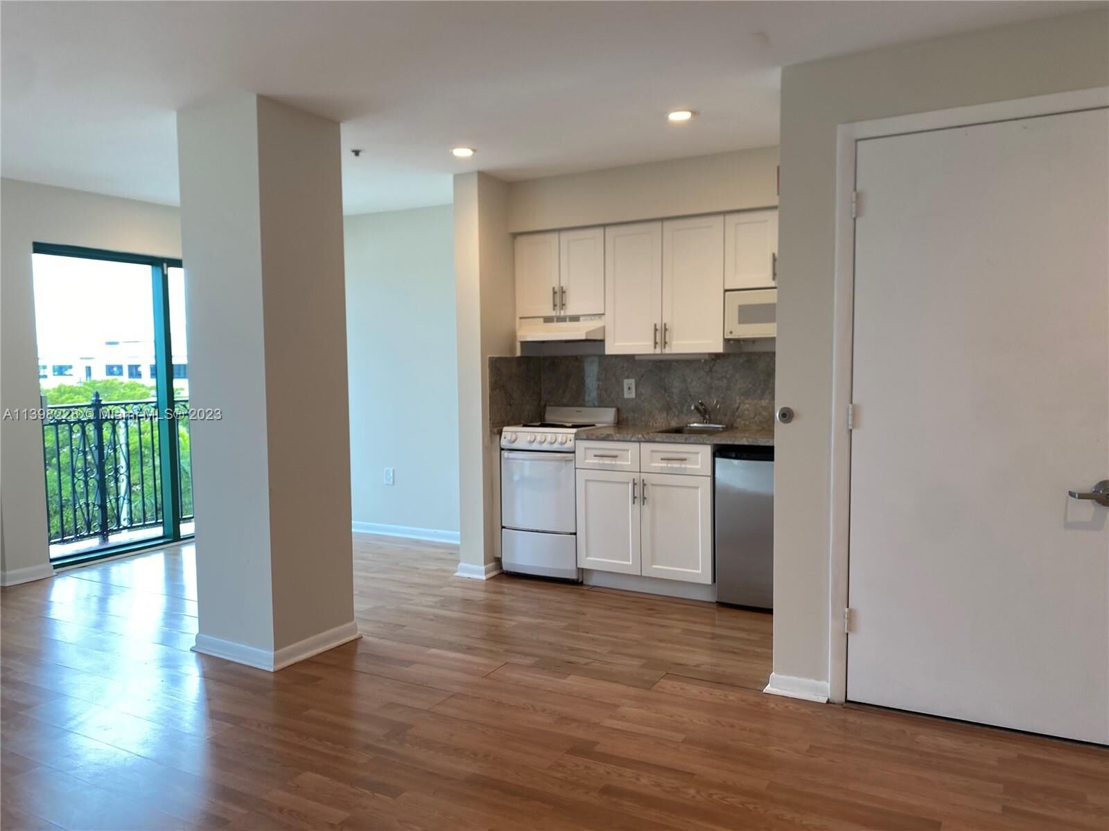 Property Photo:  5789 Sunset Dr 5789  FL 33143 