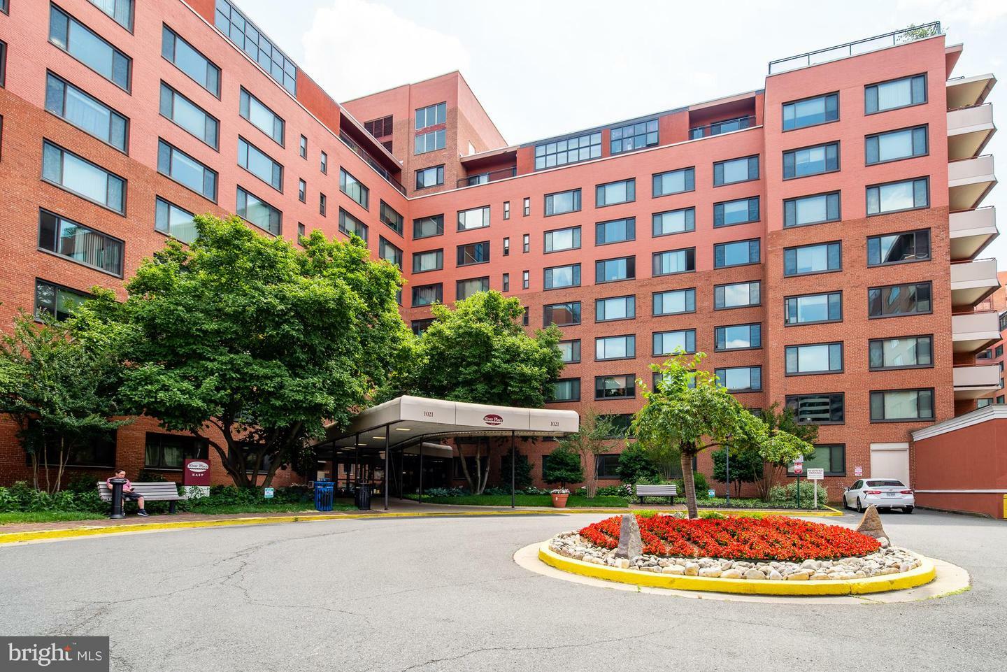 Property Photo: 1021 Arlington Boulevard 917 VA 22209