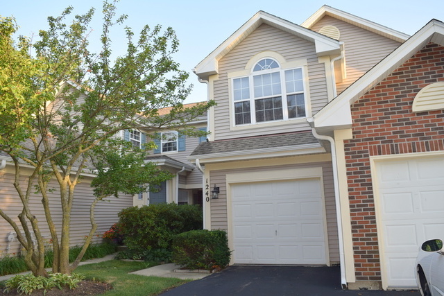 Property Photo: 1240 Shawford Way 1240 IL 60120