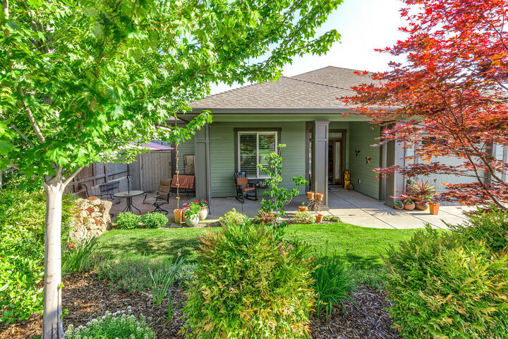 3954 Calle Vista Drive  Medford OR 97504 photo