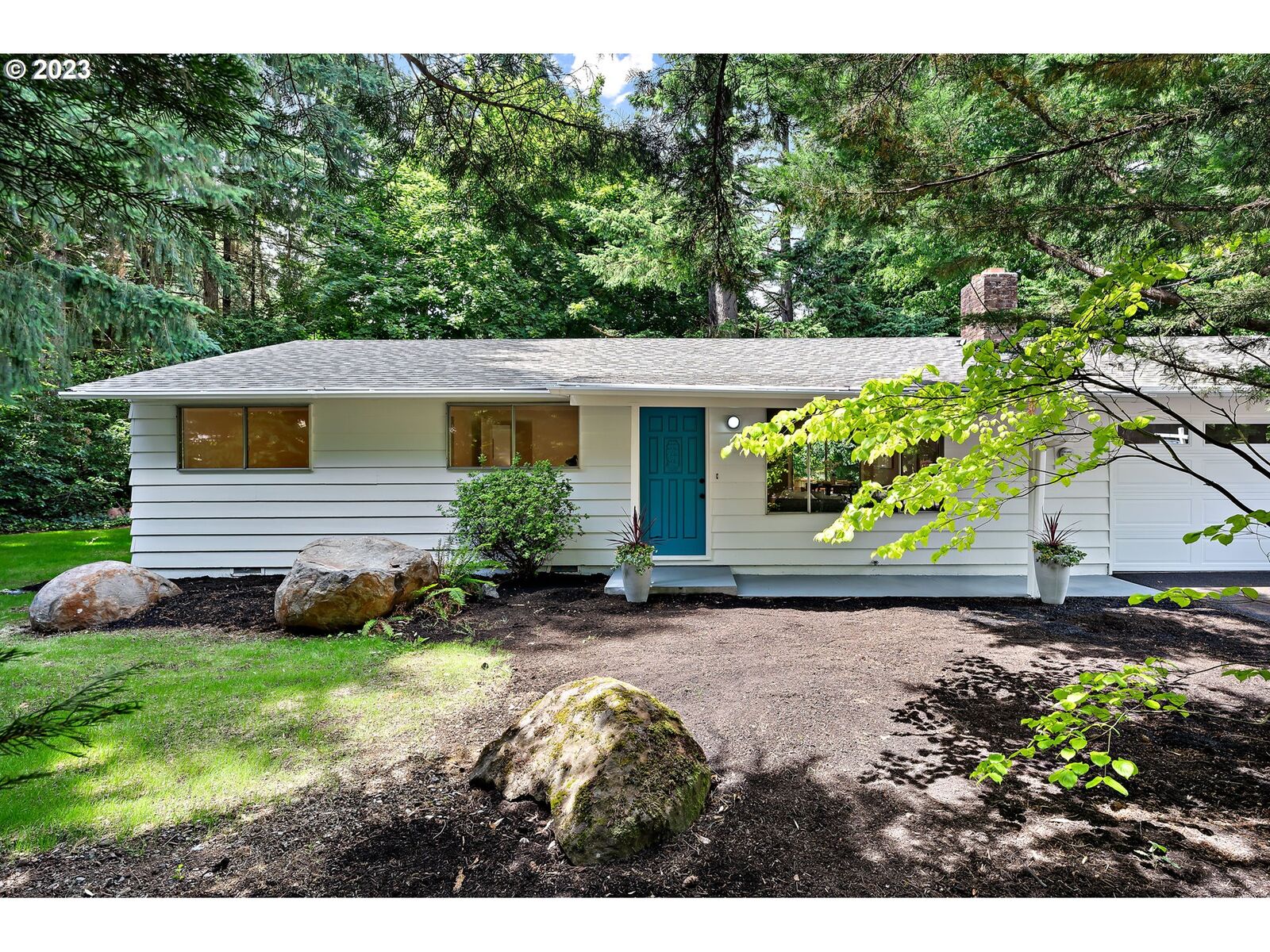 Property Photo: 21205 SW Boones Ferry Rd OR 97062