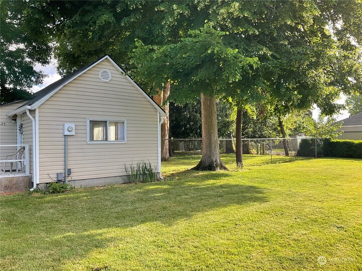 Property Photo:  645 Peardale Lane  WA 98632 