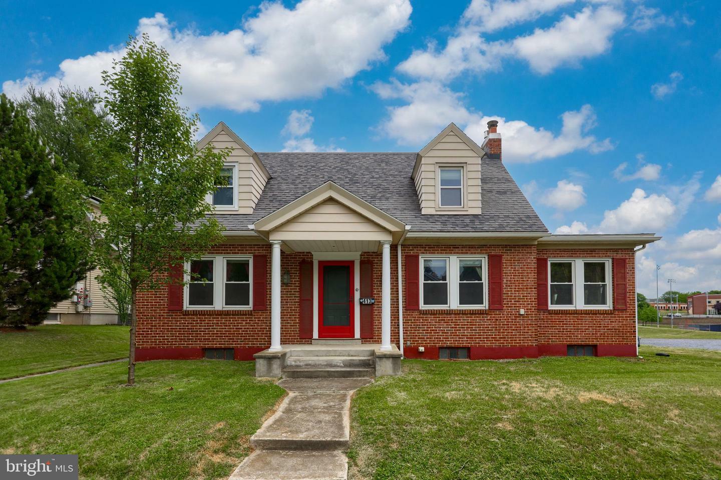 Property Photo:  413 Cocoa Avenue  PA 17033 