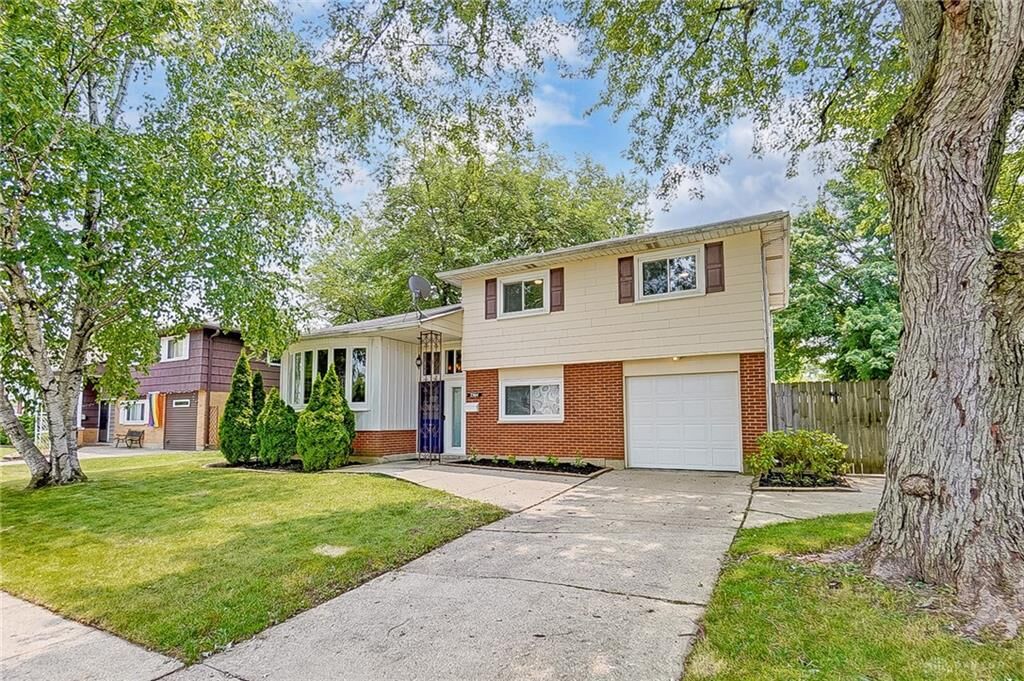Property Photo: 2364 Whitlock Place OH 45420