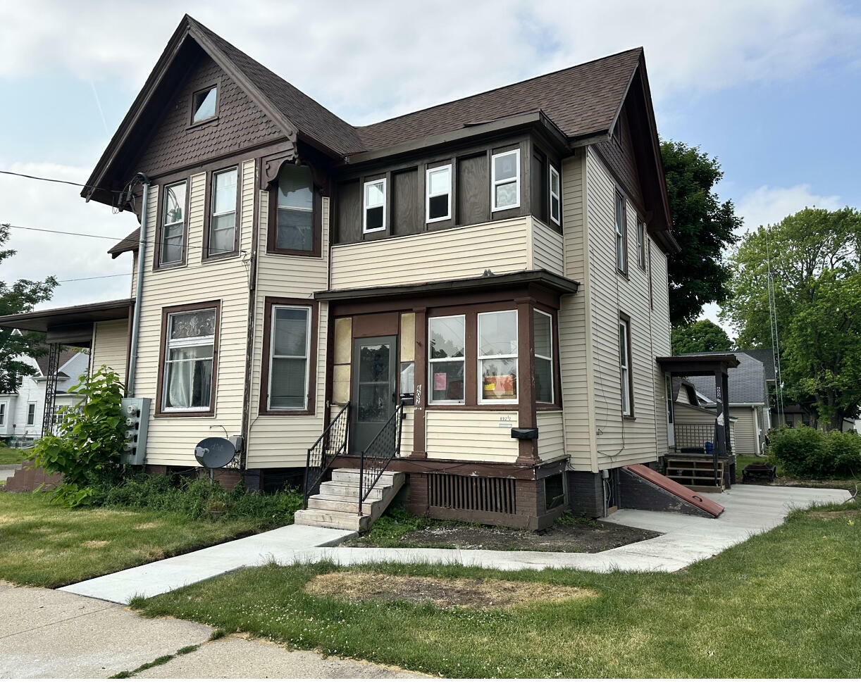 Property Photo:  313 S 6th St  WI 53094 