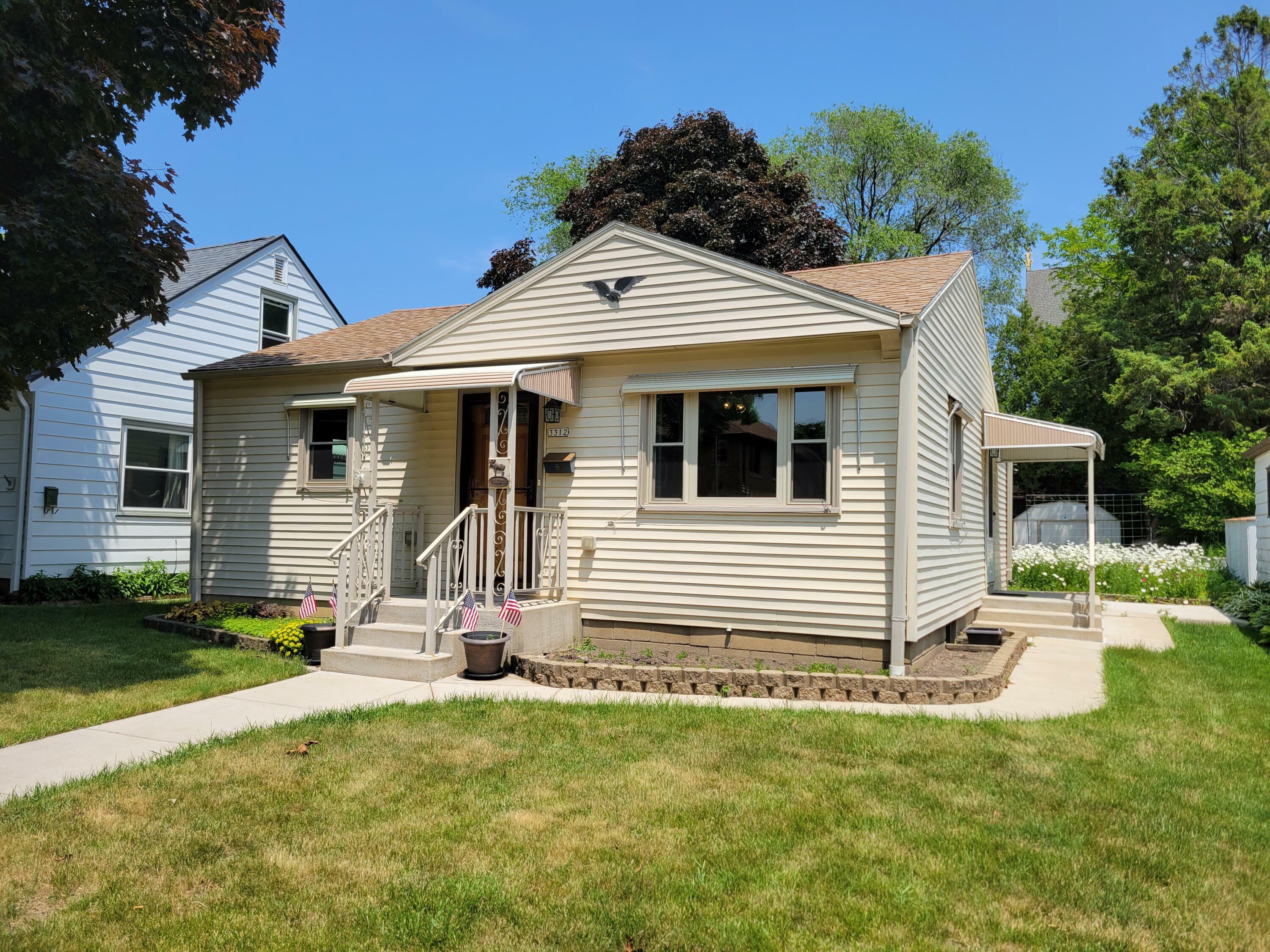 Property Photo:  3312 S Springfield Ave  WI 53207 