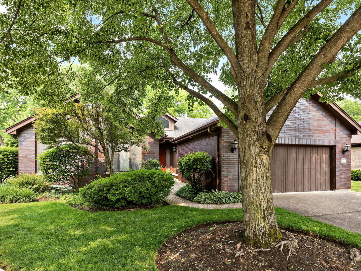 Property Photo: 730 Sunset Court IL 60015