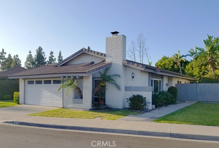 Property Photo:  6 Poinsettia  CA 92604 